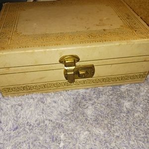 Vintage jewelry box red lined
